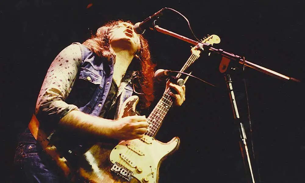 Musiqiyə enerji verən gitara ifaçıları